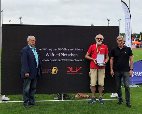 DLV-Ehrenschild für Wilfried Pletschen